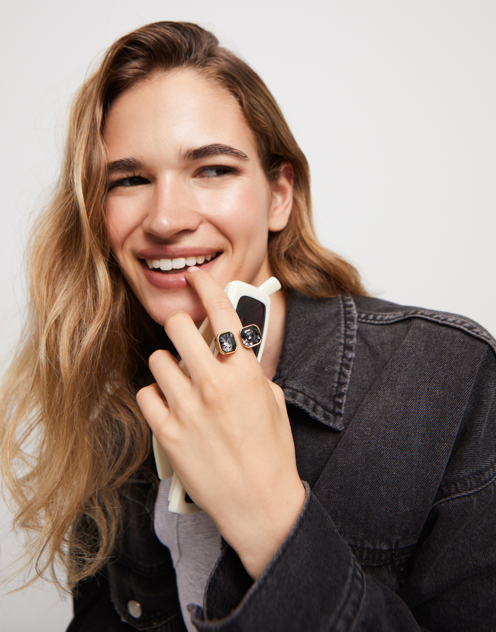 Ring with black crystal, Golden, large thumbnail